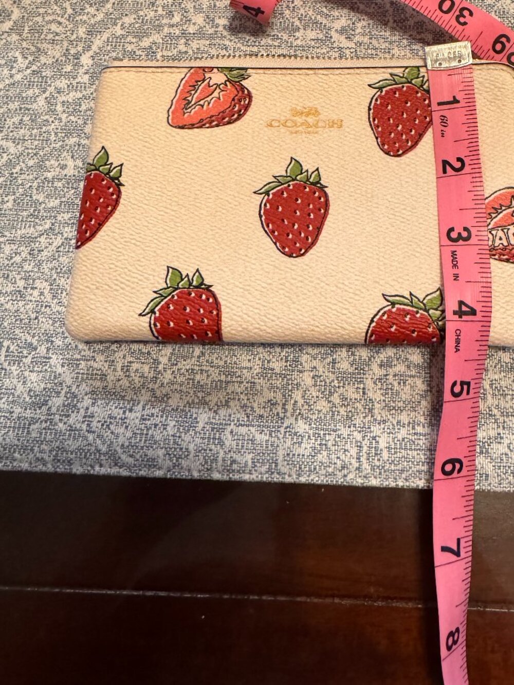 NWT Coach Corner Zip Wristlet Strawberry Print Chalk Multi CBB81 - Picture 4 of 8